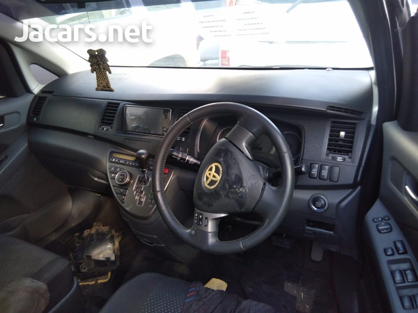 Toyota Isis 1,8L 2012-5