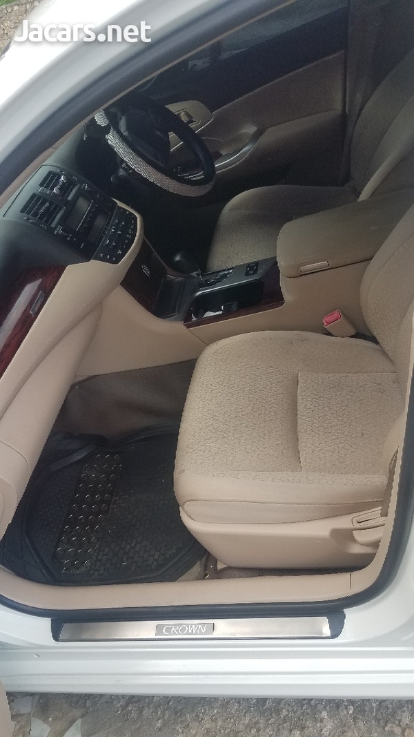 Toyota Crown 2,5L 2012-6