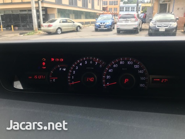 Toyota Voxy 2,0L 2012-10