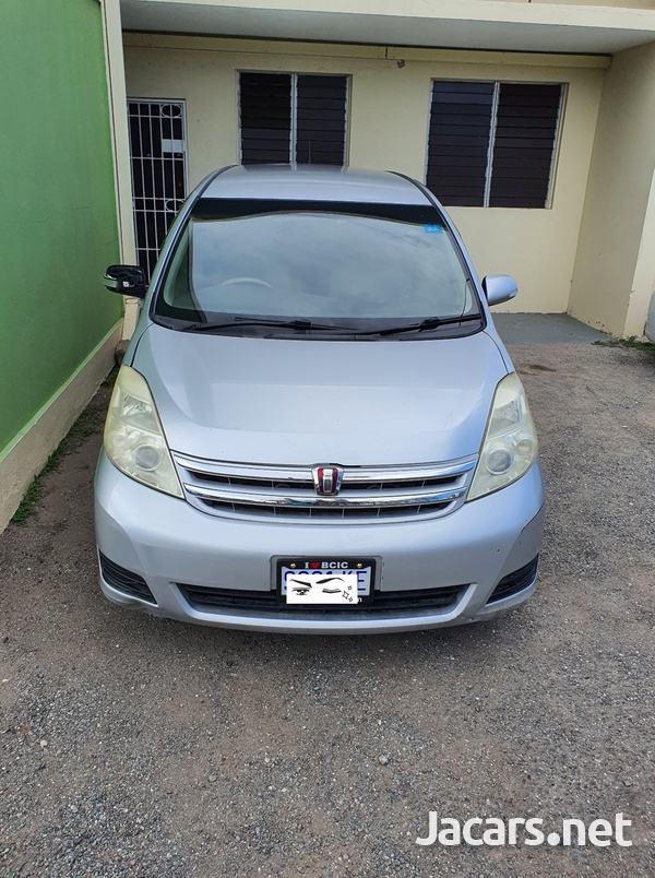 Toyota Isis 1,8L 2010-1