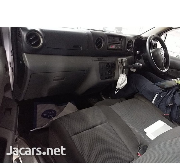Nissan Caravan 2,0L 2015-6