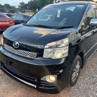 Toyota Voxy 2,0L 2013 Toyota Voxy 2,0L 2013