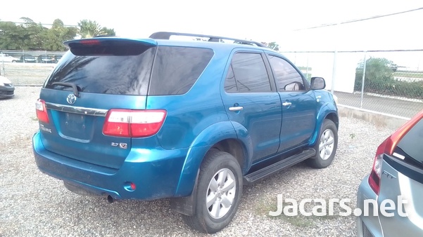 Toyota Fortuner 2,7L 2011-4