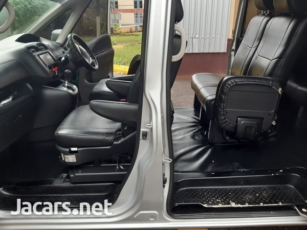 Nissan Serena 2,0L 2014-13