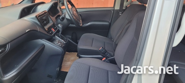 Toyota Noah 2,0L 2016-6