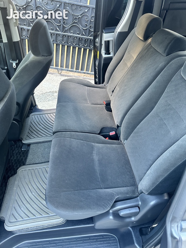 Toyota Noah 1,8L 2011-9
