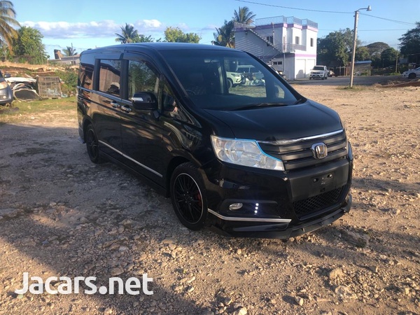 Honda Stepwgn 2,0L 2012-3
