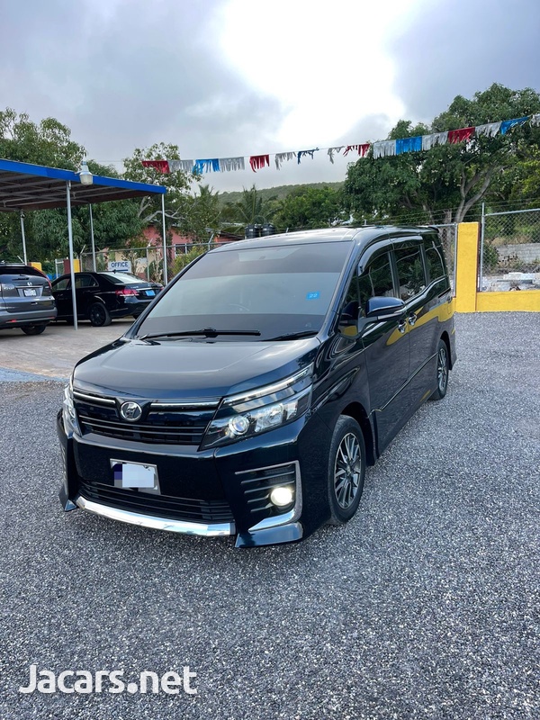 Toyota Voxy 2,0L 2015-1