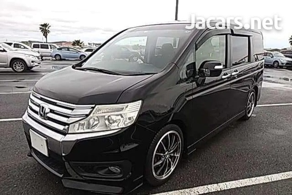 Honda Stepwgn Spada 2,0L 2013-3