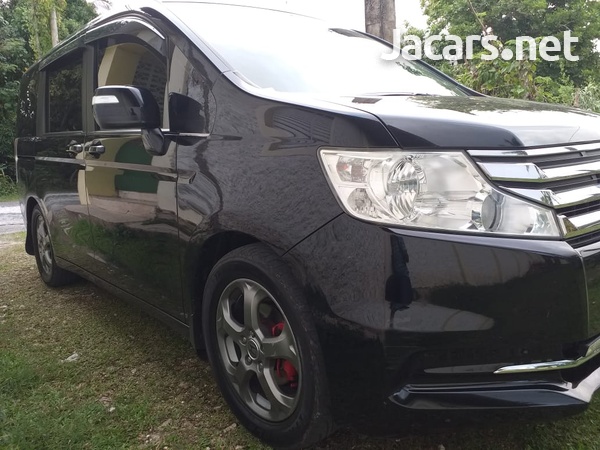 Honda Stepwgn 2,0L 2014-5