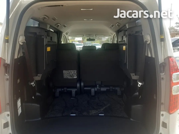 Toyota Noah 2,0L 2013-8