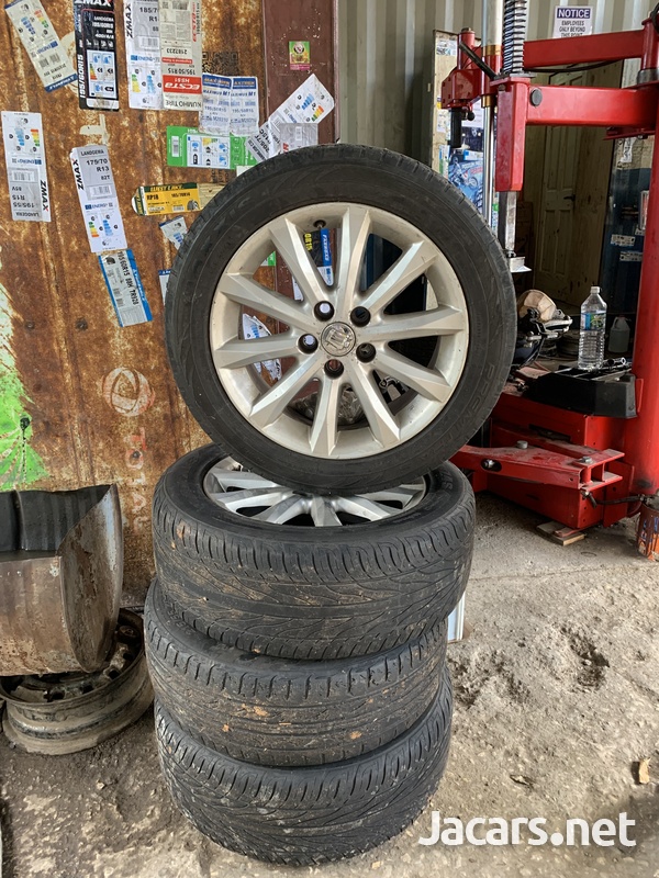 17 inch Toyota crown rims-4