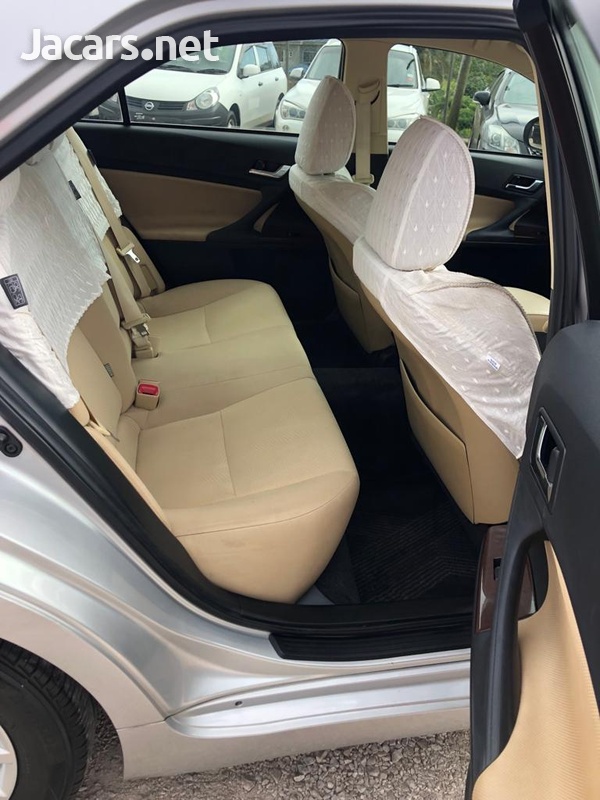 Toyota Mark X 2,5L 2013-10