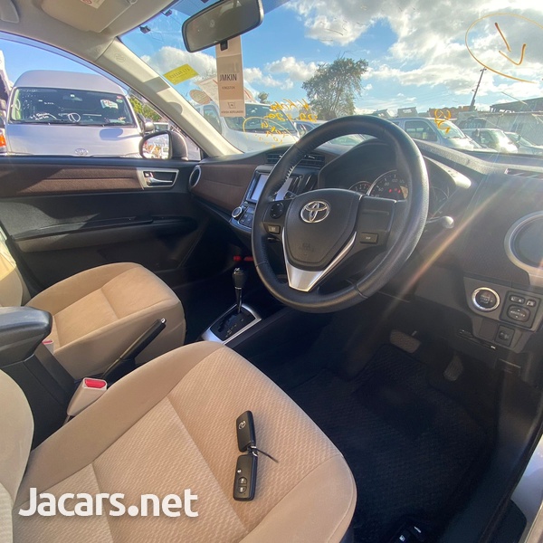 Toyota Axio 1,5L 2013-6