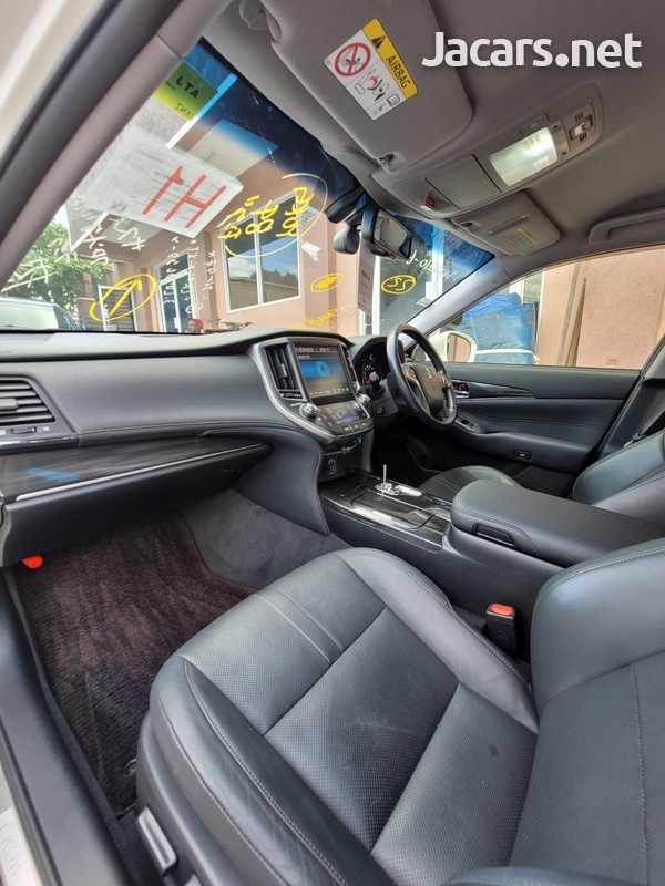 Toyota Crown 3,0L 2014-9