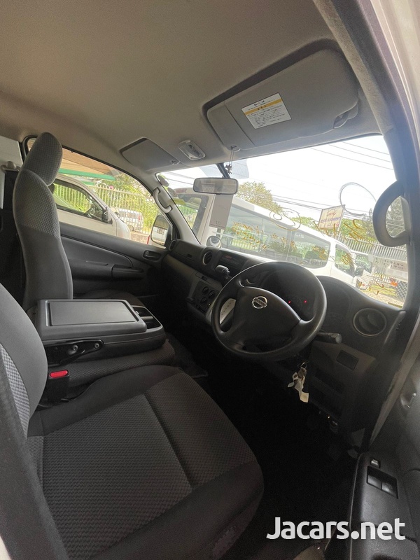 Nissan Caravan 2,0L 2014-3