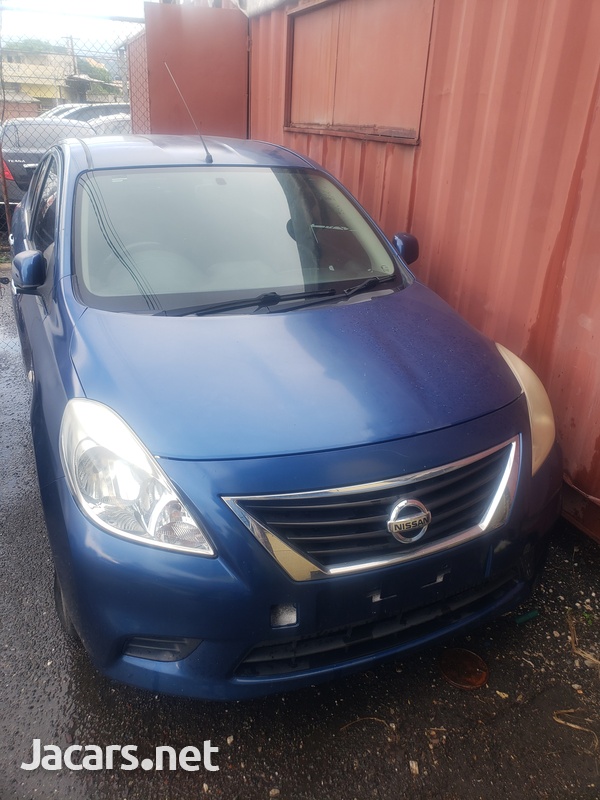 Nissan Versa 1,5L 2012-7