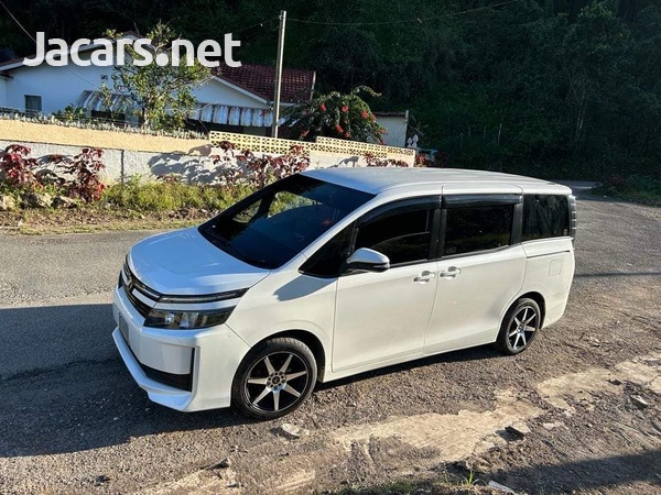 Toyota Voxy 1,8L 2015-1