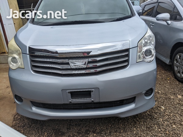 Toyota Noah 1,9L 2011-2