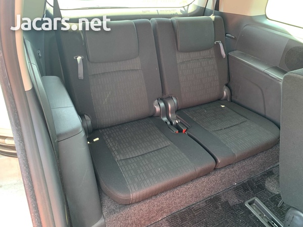 Toyota Isis 2,0L 2012-3