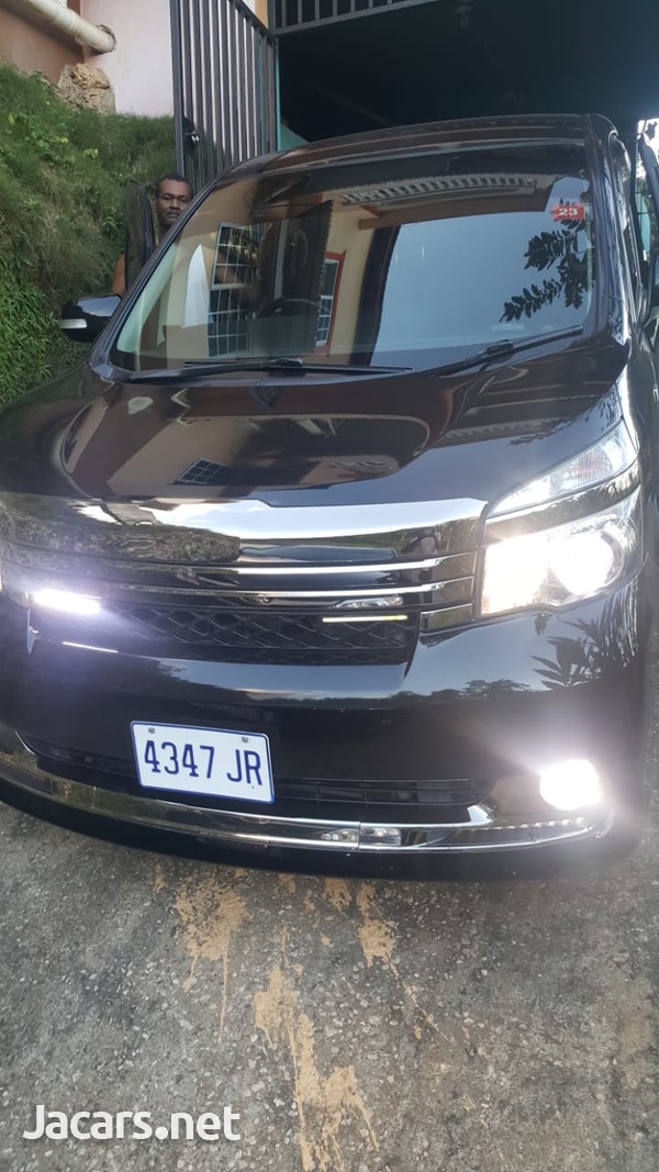 Toyota Voxy GS 2011-11