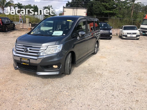 Honda Stepwgn Spada 2,0L 2013-8