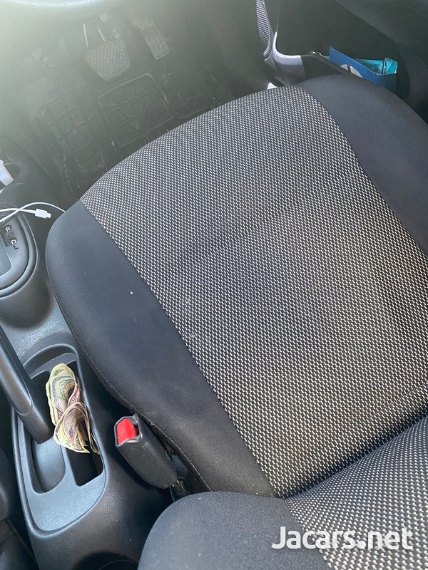 Nissan Latio 1,2L 2015-9