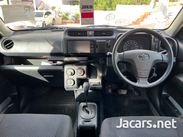 Toyota Probox 1,3L 2018-8