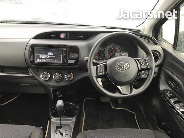 Toyota Vitz 1,3L 2016-6