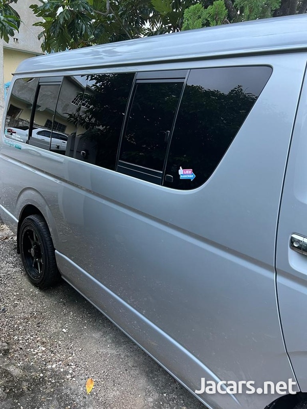 2013 Toyota Hiace-2