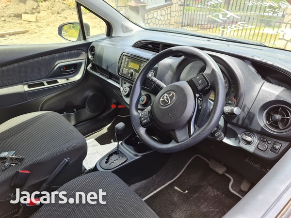 Toyota Vitz 1,0L 2017-9