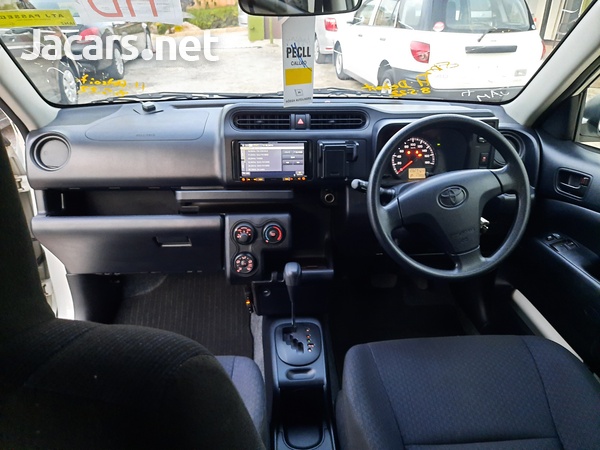 Toyota Probox 1,5L 2017-8