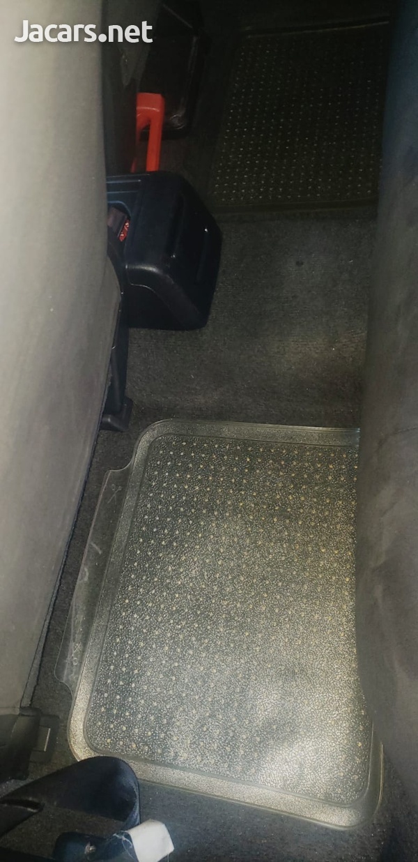 Nissan Tiida 1,5L 2011-8