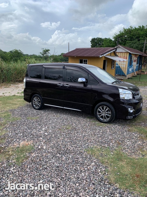 Toyota Voxy 2,0L 2013-2