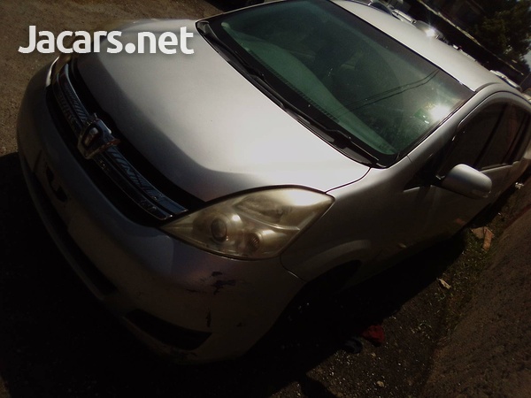 Toyota Isis 1,8L 2012-3