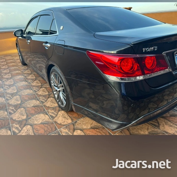 Toyota Crown 2,5L 2014-5