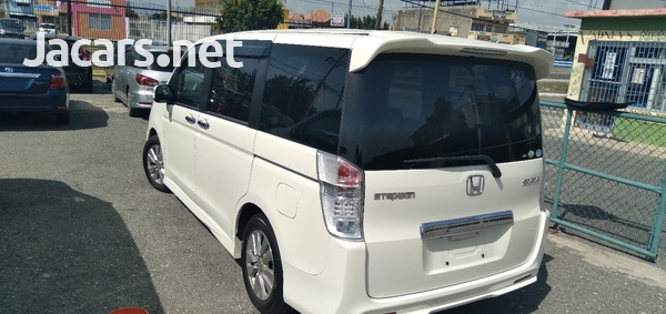 Honda Stepwgn 2,0L 2012-6