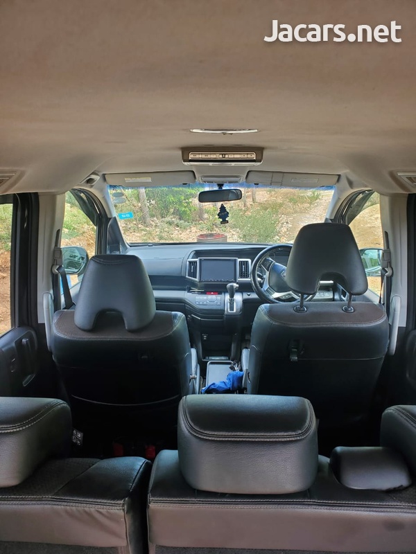 Honda Stepwgn Spada 2,0L 2013-4