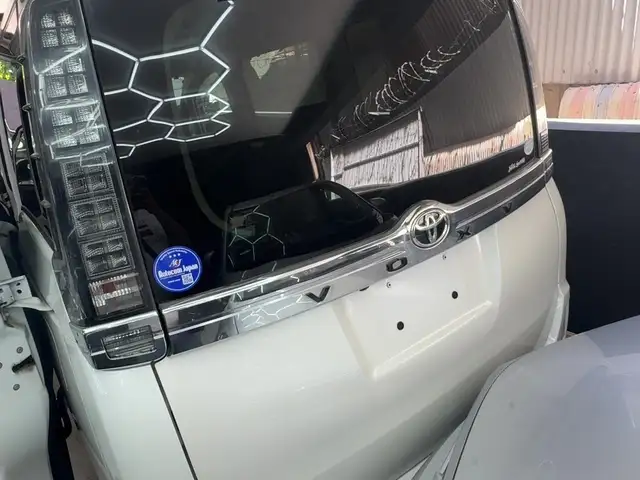 Toyota Voxy 2,0L 2014, Saint James - 6