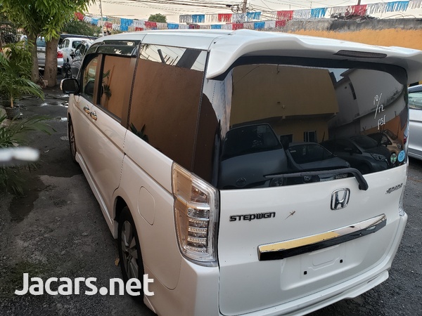 Honda Stepwgn Spada 2,0L 2013-6