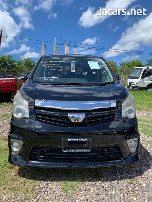 Toyota Noah 2,0L 2013-1