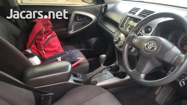 Toyota RAV4 2,0L 2012-7