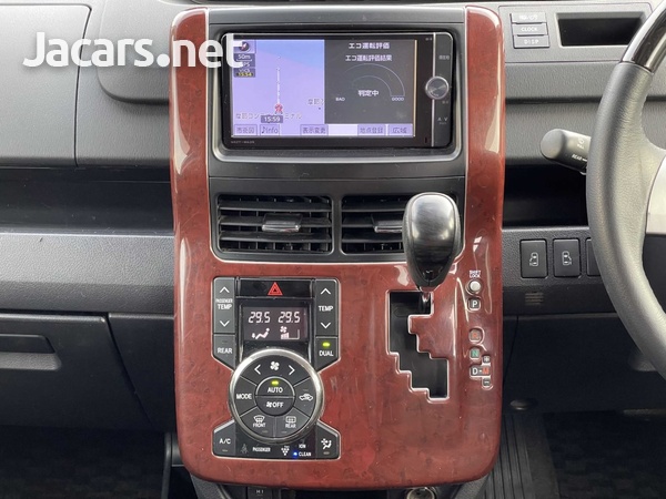 Toyota Noah 2,0L 2013-7
