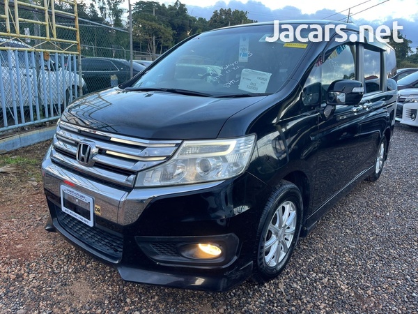 Honda Stepwgn 2,0L 2013-1