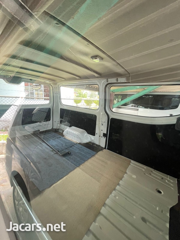 Nissan Caravan 2,0L 2014-5