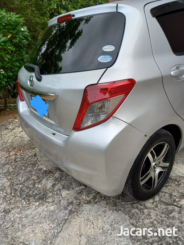 Toyota Vitz 1,3L 2012-3