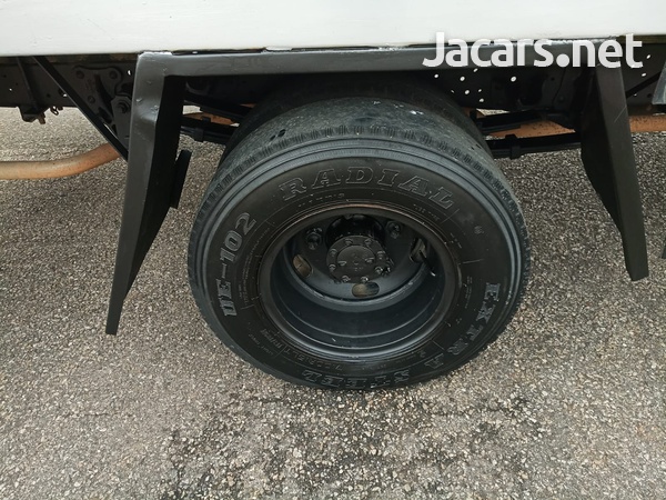 2009 Isuzu Box Body 2 Ton Truck-8