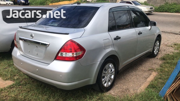 Nissan Tiida 1,8L 2010-4