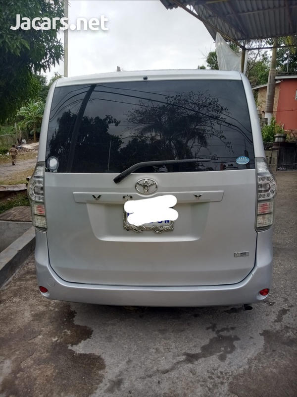 Toyota Voxy 2,0L 2010-14