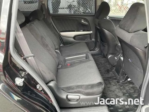 Honda Stream 1,8L 2013-6